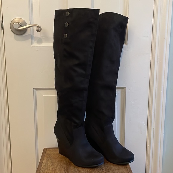 A’Mano-Comet suede black over the knee boots with 3 inch heels. Size 6 - Picture 2 of 6
